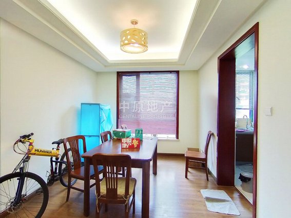 马陆清水湾(宝安公路3136弄)，客厅带阳台，繁华地段，黄金楼层，简约风格