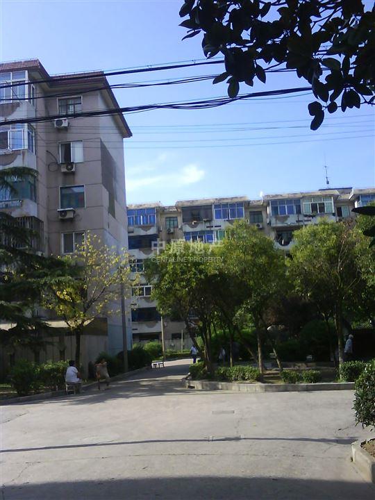 宝林四村 三楼 中等装修 家电家具齐全-整租